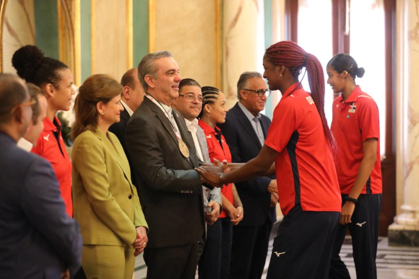 Presidente Abinader recibe en Palacio Nacional a las Reinas del Caribe tras su triunfo en la Copa Panamericana